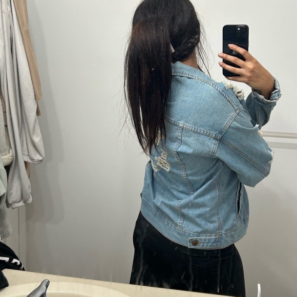 Distressed vintage oversized jean jacket - Picture 5 of 6
